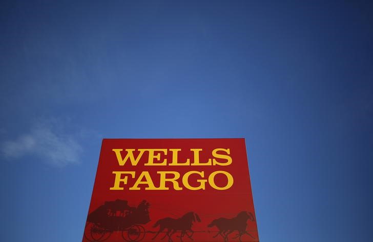© Reuters. Wells Fargo branch is seen in the Chicago suburb of Evanston, Illinois