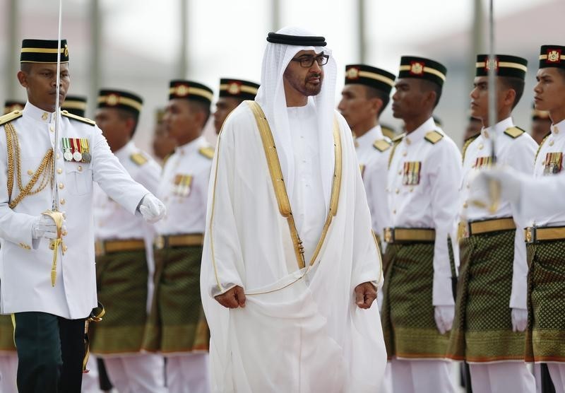 © Reuters. Abu Dhabi's Crown Prince Sheikh Mohammed bin Zayed al-Nahyan inspects an honour guard in Putrajaya