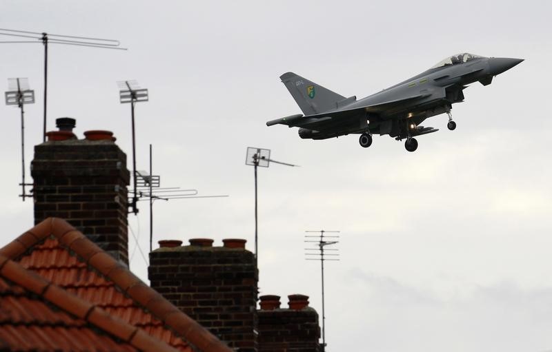 © Reuters. Reino Unido intercepta bombarderos rusos cerca de espacio aéreo británico