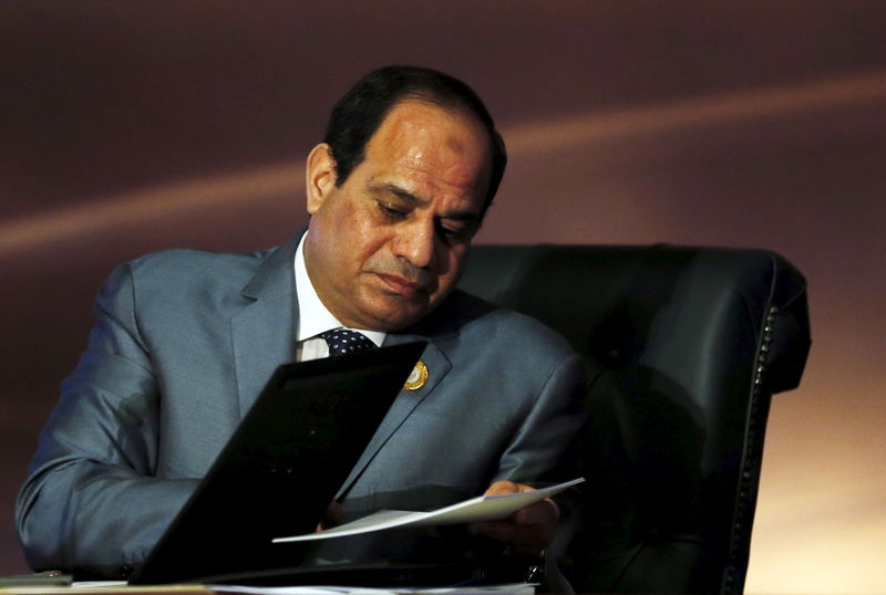 © Reuters. Presidente do Egito Abdel Fattah al-Sisi participa de cúpula árabe 