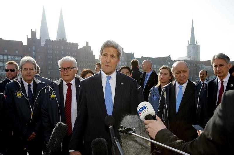 © Reuters. U.S. Secretary of State Kerry speaks to media on the second day of G7 foreign ministers meeting in the northern German city of Luebeck