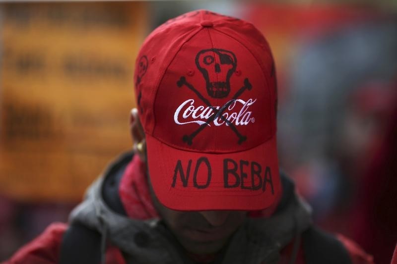 © Reuters. El Supremo anula el despido colectivo en embotelladora española de Coca-Cola 