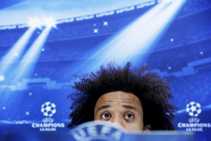 © Reuters. La suspensión de Marcelo, gran revés para el Real Madrid de cara a la vuelta