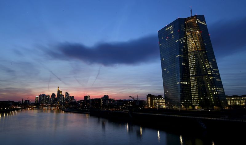 © Reuters. The famous skyline with its banking district and the new headquarter of the European Central Bank (ECB) is pictured in Frankfurt