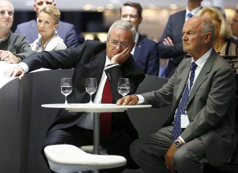© Reuters. Volkswagen's CEO Winterkorn and Piech chairman of the supervisory board attend Frankfurt Motor Show