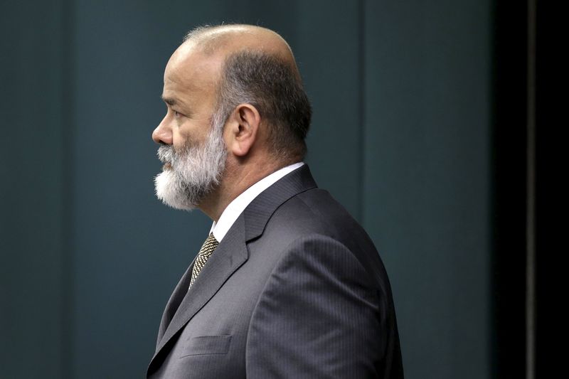 © Reuters. Tesoureiro do PT, João Vaccari Neto, durante depoimento em CPI em Brasília.