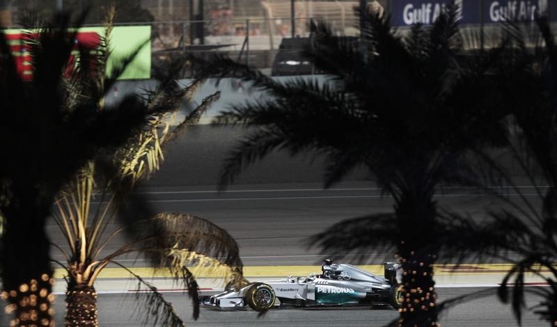 © Reuters. Mercedes Formula One driver Lewis Hamilton of Britain drives during the Bahrain F1 Grand Prix at the Bahrain International Circuit (BIC) in Sakhir