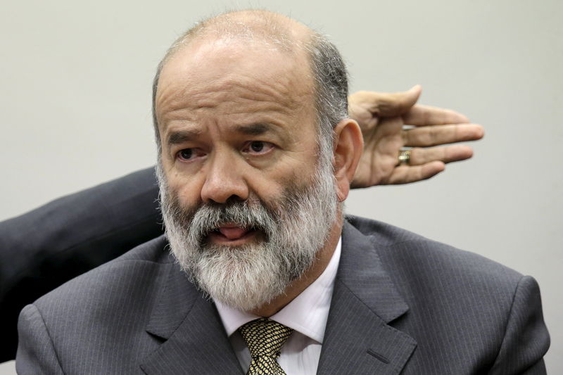 © Reuters. Brazil's Workers' Party Treasurer Joao Vaccari Neto reacts during a session of a parliamentary commission investigating allegations of corruption in Petrobras, at the Chamber of Deputies in Brasilia 