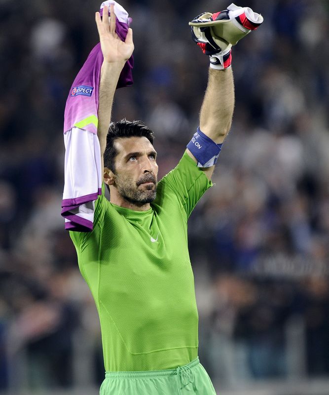 © Reuters. Buffon no tiene planes de retirarse