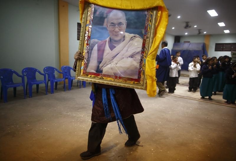 © Reuters. Quadro com foto do Dalai Lama