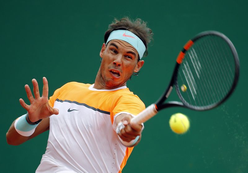 © Reuters. Rafael Nadal durante partida contra Lucas Pouille no Masters de Monte Carlo