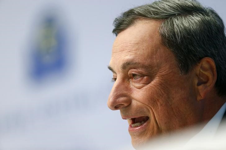 © Reuters. Presidente do Banco Central Europeu, Mario Draghi, em entrevista coletiva em Frankfurt