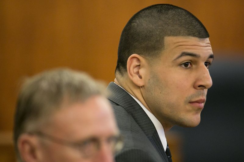 © Reuters. Ex-jogador Aaron Hernandez durante audiência em Fall River