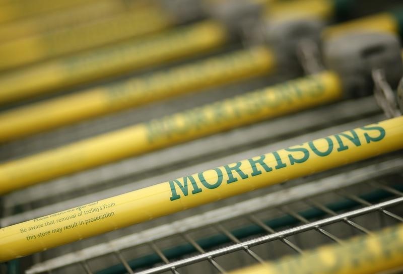 © Reuters. Shopping trolleys stand outside a Morrisons supermarket in Liverpool, northern England