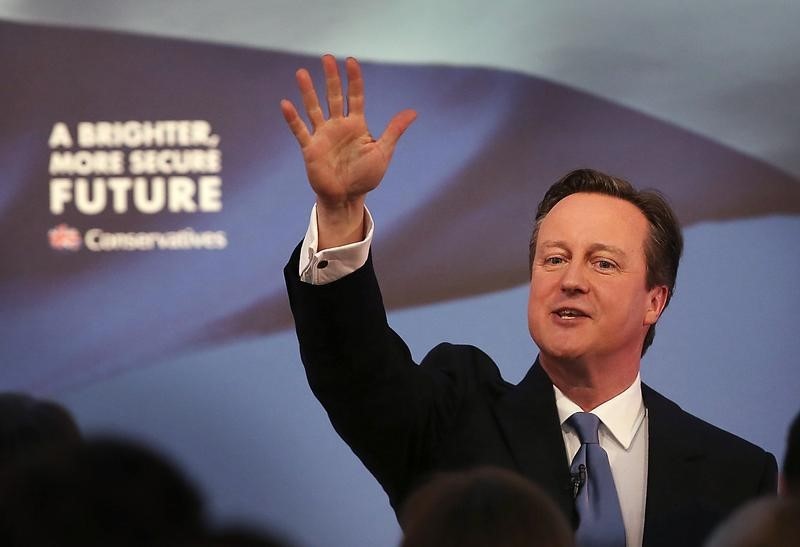 © Reuters. استطلاع: العمال البريطاني يسبق المحافظين بنقطتين