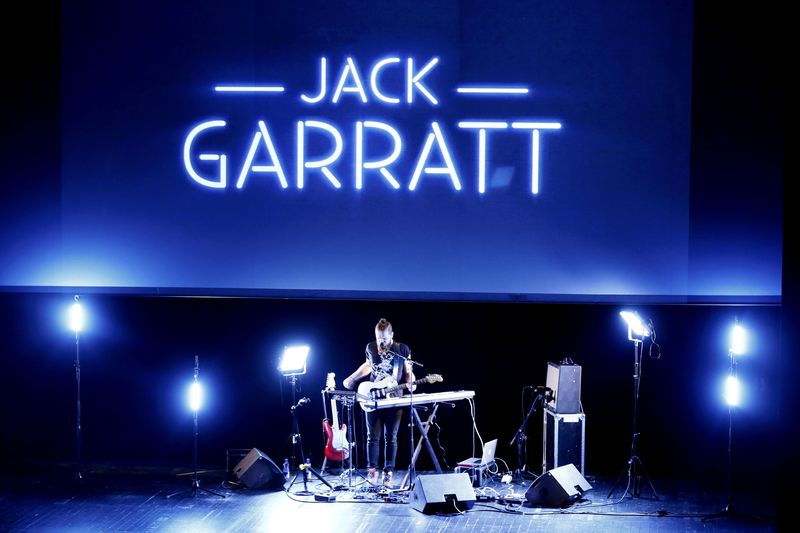 © Reuters. Jack Garratt performs during Montreux Jazz Festival press conference to announce performers booked at the 49th annual edition of the famed Swiss jazz festival in July in Lausanne