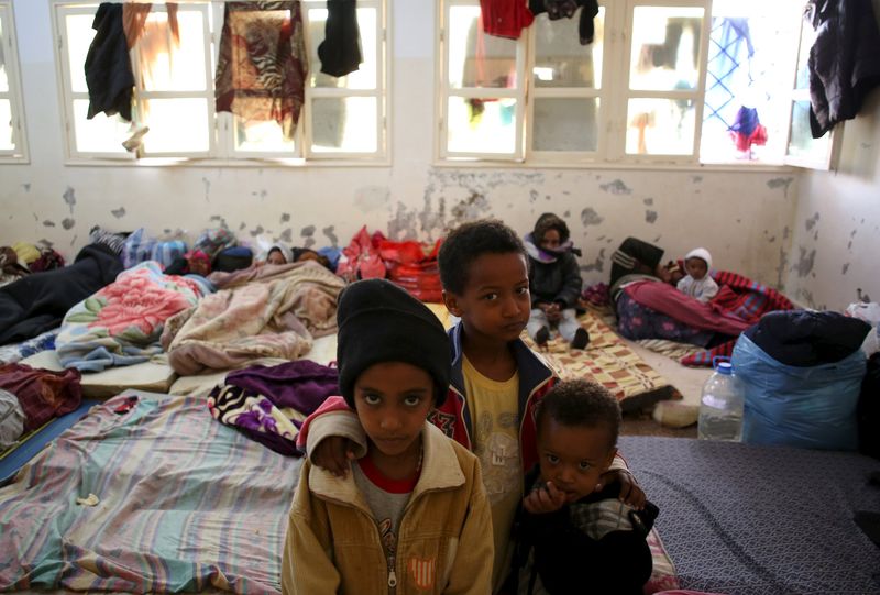 © Reuters. المهاجرون الأطفال اختبار لاوروبا مع تفاقم أزمة الهجرة عبر المتوسط