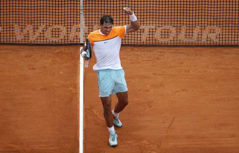 © Reuters. Federer y Wawrinka se despiden de Montecarlo, Nadal pasa a cuartos de final