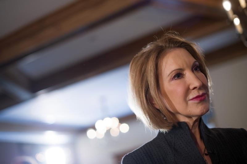 © Reuters. Former Hewlett-Packard Chief Executive Fiorina listens to a question from the media after speaking at the New England Council's "Politics and Eggs" breakfast in Bedford