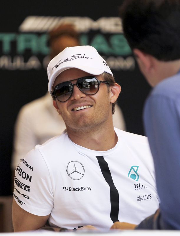 © Reuters. Piloto da Mercedes Nico Rosberg, da Alemanha, no circuito do Barein de Fórmula 1