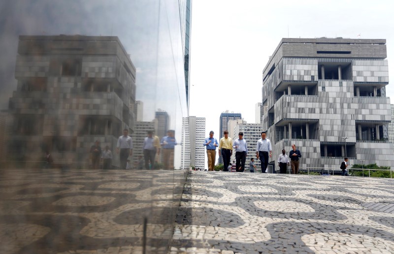 © Reuters. Sede da Petrobras (à direita) no centro do Rio de Janeiro.