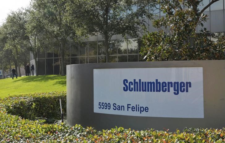 © Reuters. SCHLUMBERGER SUPPRIME ENCORE 11.000 EMPLOIS