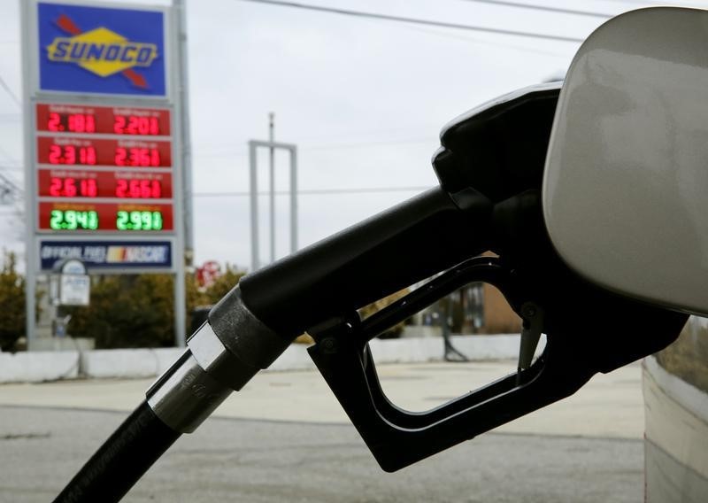 © Reuters. A Sunoco station with current gasoline and diesel prices is seen in Colesville Maryland