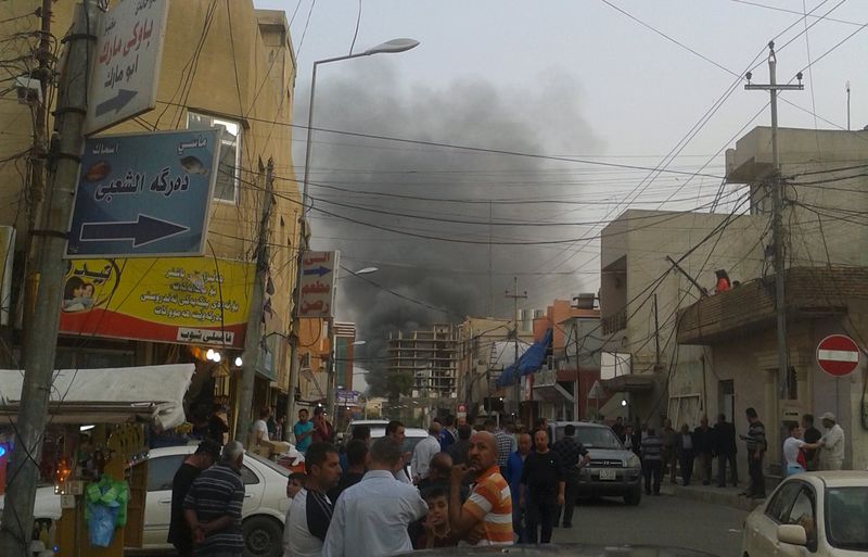 © Reuters. Fumaça após ataque em Erbil, capital do Curdistão iraquiano 