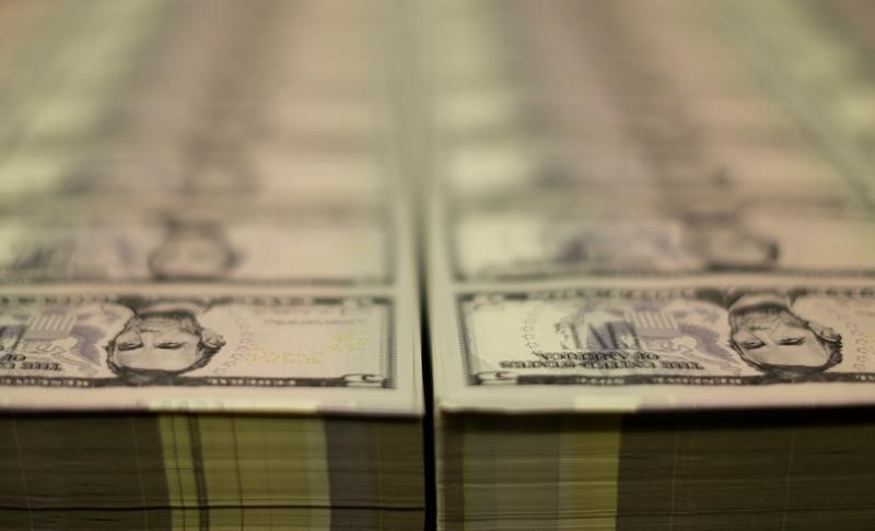 © Reuters. Stacks of Lincoln five dollar bill are seen  at the Bureau of Engraving and Printing in Washington