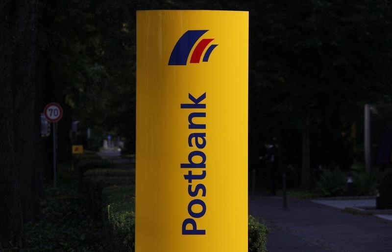 © Reuters. A logo of Deutsche Postbank is pictured outside the headquarters of Germany's largest retail bank in Bonn