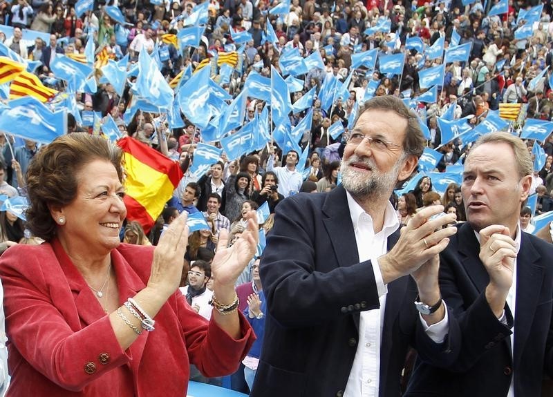 © Reuters. SEl PP cae en Valencia, donde irrumpen con fuerza Ciudadanos y Podemos