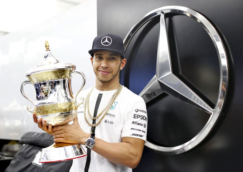 © Reuters. Mercedes Formula One driver Lewis Hamilton of Britain celebrates winning the Bahrain Grand Prix with the trophy in Sakhir