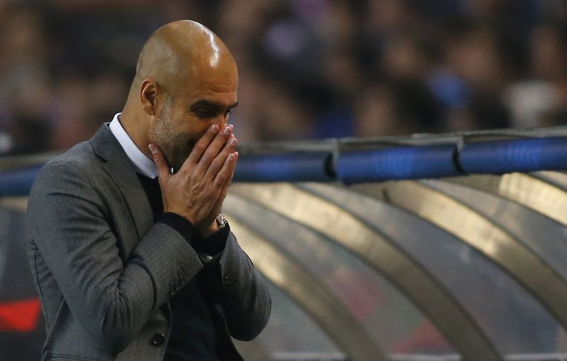 © Reuters. Bayern Munich's coach Guardiola reacts during their Champions League quarterfinal first leg soccer match against Porto in Porto