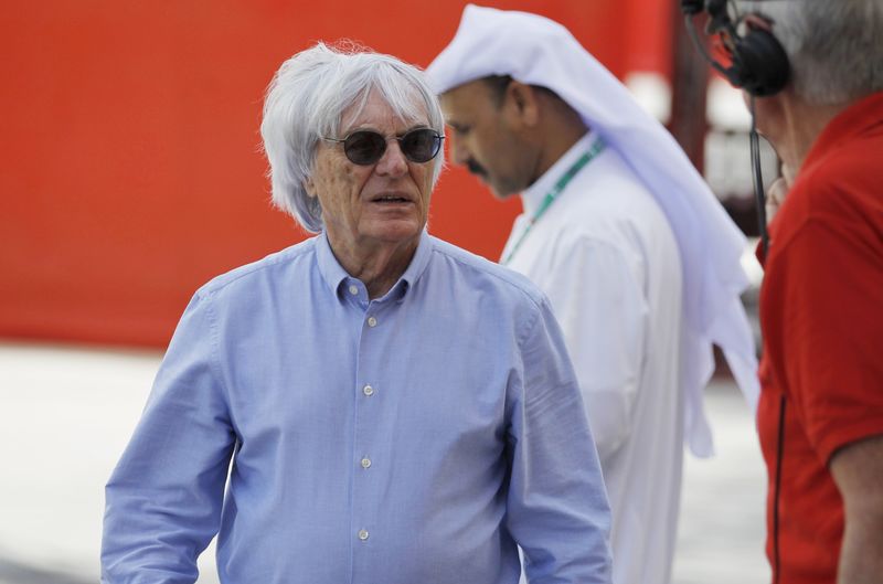 © Reuters. Formula One supremo Bernie Ecclestone arrives ahead of Bahrain's F1 Grand Prix at Bahrain International Circuit south of Manama