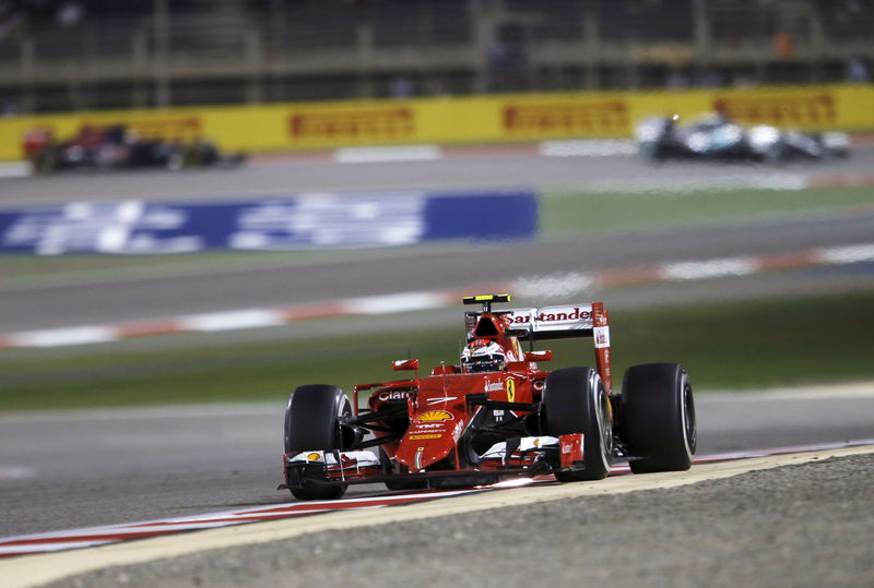 © Reuters. Ferrari Formula One Driver Kimi Raikkonen drives during Bahrain's F1 Grand Prix at Bahrain International Circuit