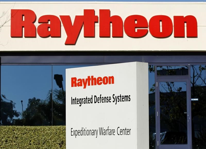 © Reuters. One of Raytheon's Integrated Defense buildings is seen in San Diego