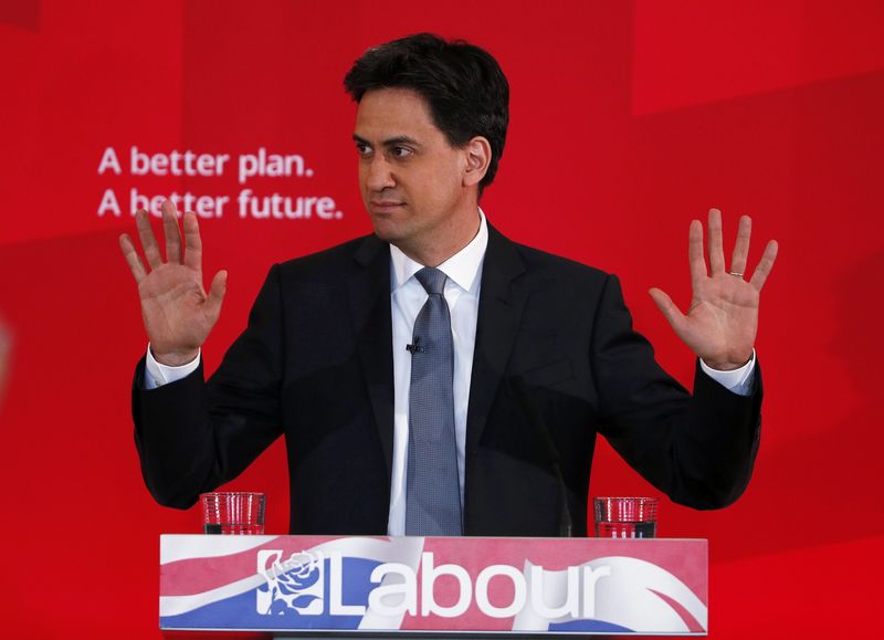 © Reuters. Britain's Labour Party leader Ed Miliband gestures during a speech on immigration at a campaign event in Pensby northern England