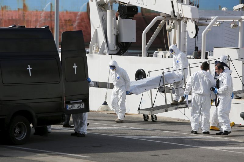 © Reuters. La UE promete actuar tras la tragedia migratoria del Mediterráneo