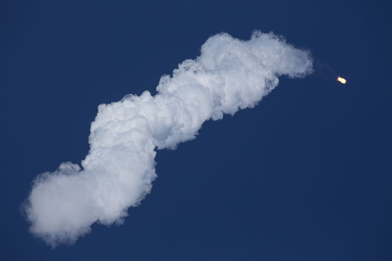 © Reuters. أمريكا تدرس سبل كسب أي حرب مستقبلية في الفضاء