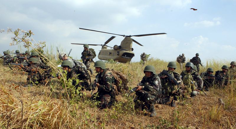 © Reuters. Soldados dos EUA e das Filipinas participam de exercício militar conjunto nas Filipinas