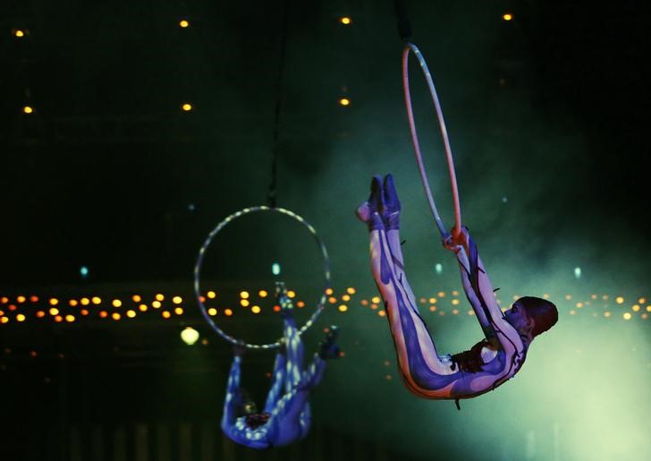 © Reuters. Артисты Cirque du Soleil на репетиции шоу Quidam в Альберт-Холл в Лондоне