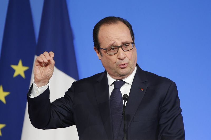 © Reuters. Presidente francês, François Hollande, discursa no Palácio do Eliseu, em Paris