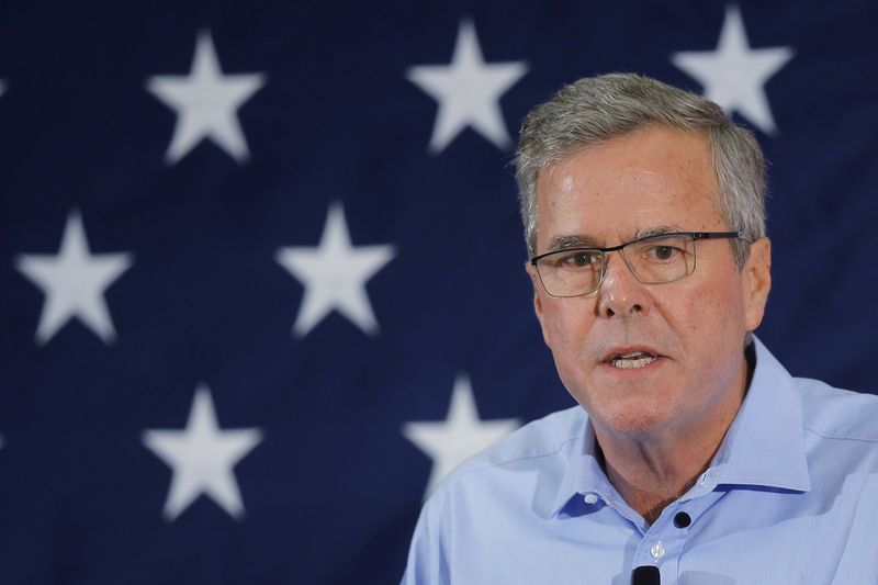 © Reuters. Former Florida Governor and probable 2016 Republican presidential candidate Jeb Bush speaks at the First in the Nation Republican Leadership Conference in Nashua