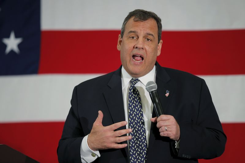 © Reuters. New Jersey Governor and probably 2016 Republican presidential candidate Chris Christie speaks at the First in the Nation Republican Leadership Conference in Nashua