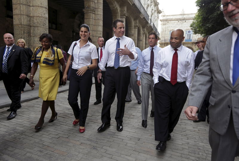 © Reuters. New York Governor Andrew Cuomo walks on a street in Havana