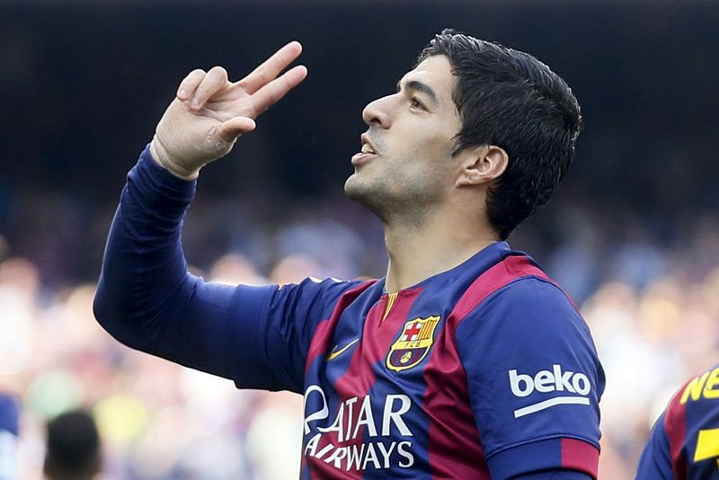 © Reuters. Seleccionador uruguayo cree que Suárez es mejor jugador desde su llegada al Barça