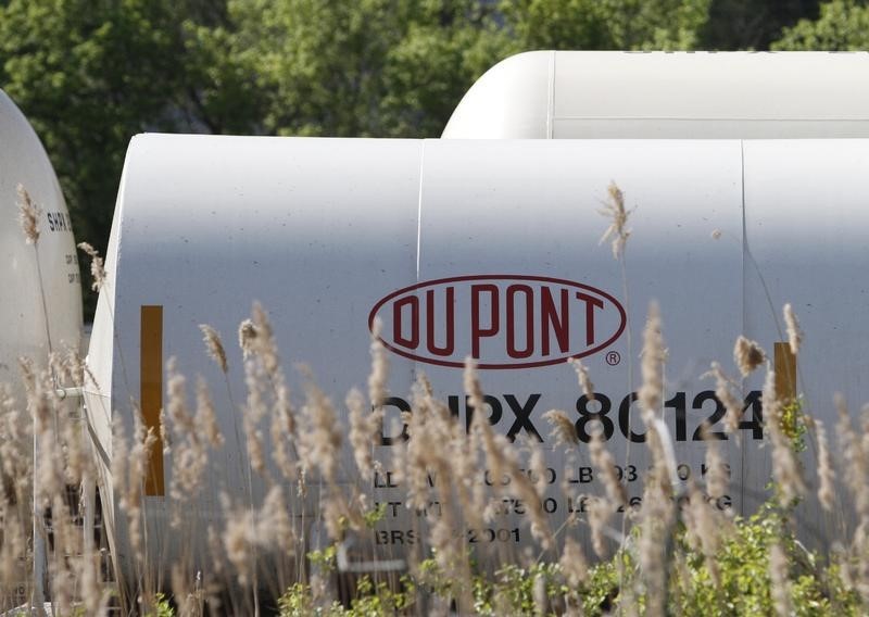 © Reuters. A view of the Dupont logo on a train car at the Dupont  Edge Moor  facility near Wilmington, Delaware