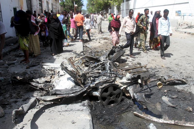© Reuters. The wreckage of a car used by suicide bombers in an attack targeting a lunch time crowd at a restaurant in Somalia's capital Mogadishu