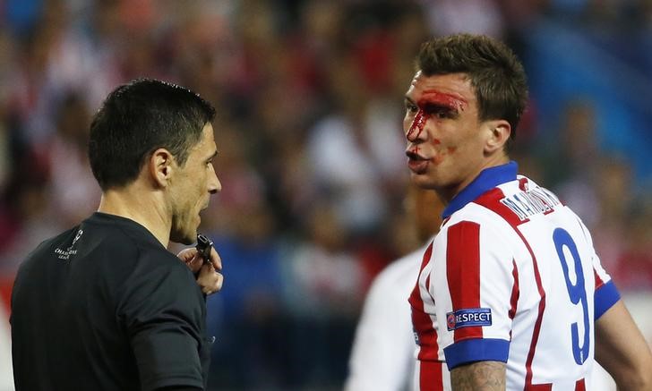 © Reuters. Un magullado Mandzukic, favorito para jugar de inicio ante el Real Madrid