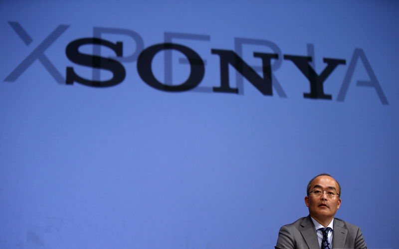 © Reuters. Sony Mobile Communications Inc President and CEO Hiroki Totoki speaks during a news conference to announce Sony's new Xperia Z4 smartphone in Tokyo